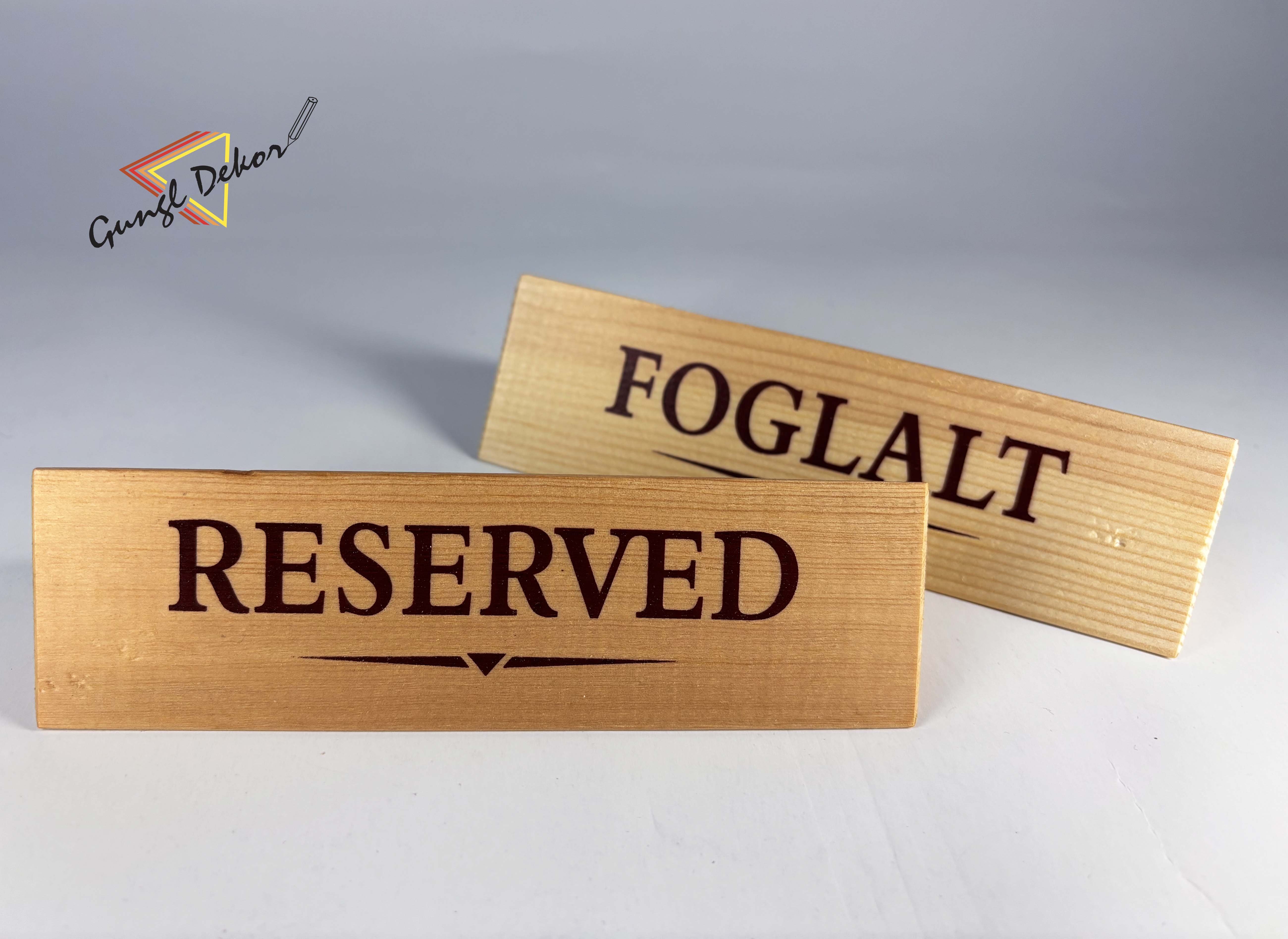 Foglalt - Reserved háromszög fatábla