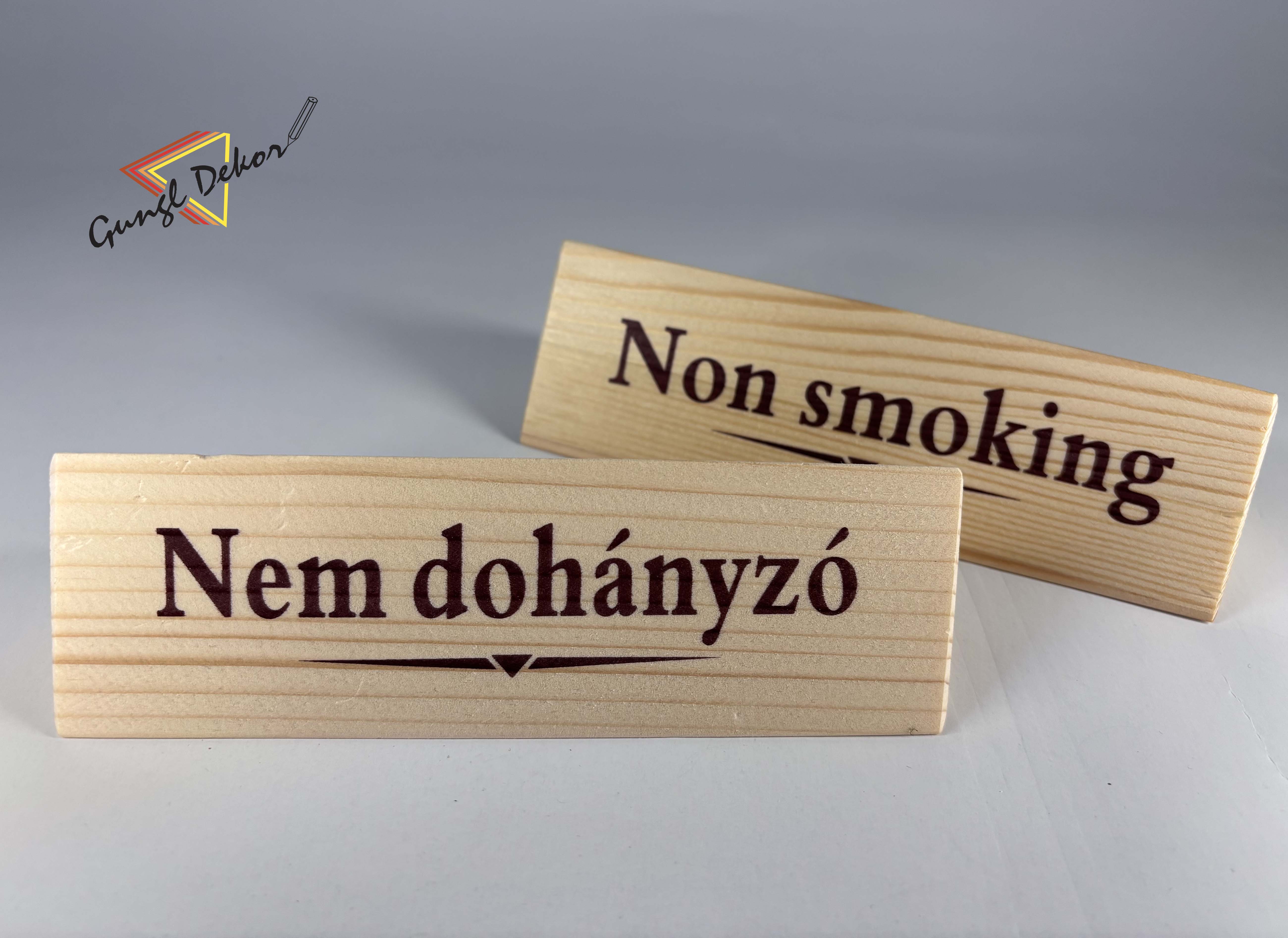 Nem dohányzó - Non smoking háromszög fatábla
